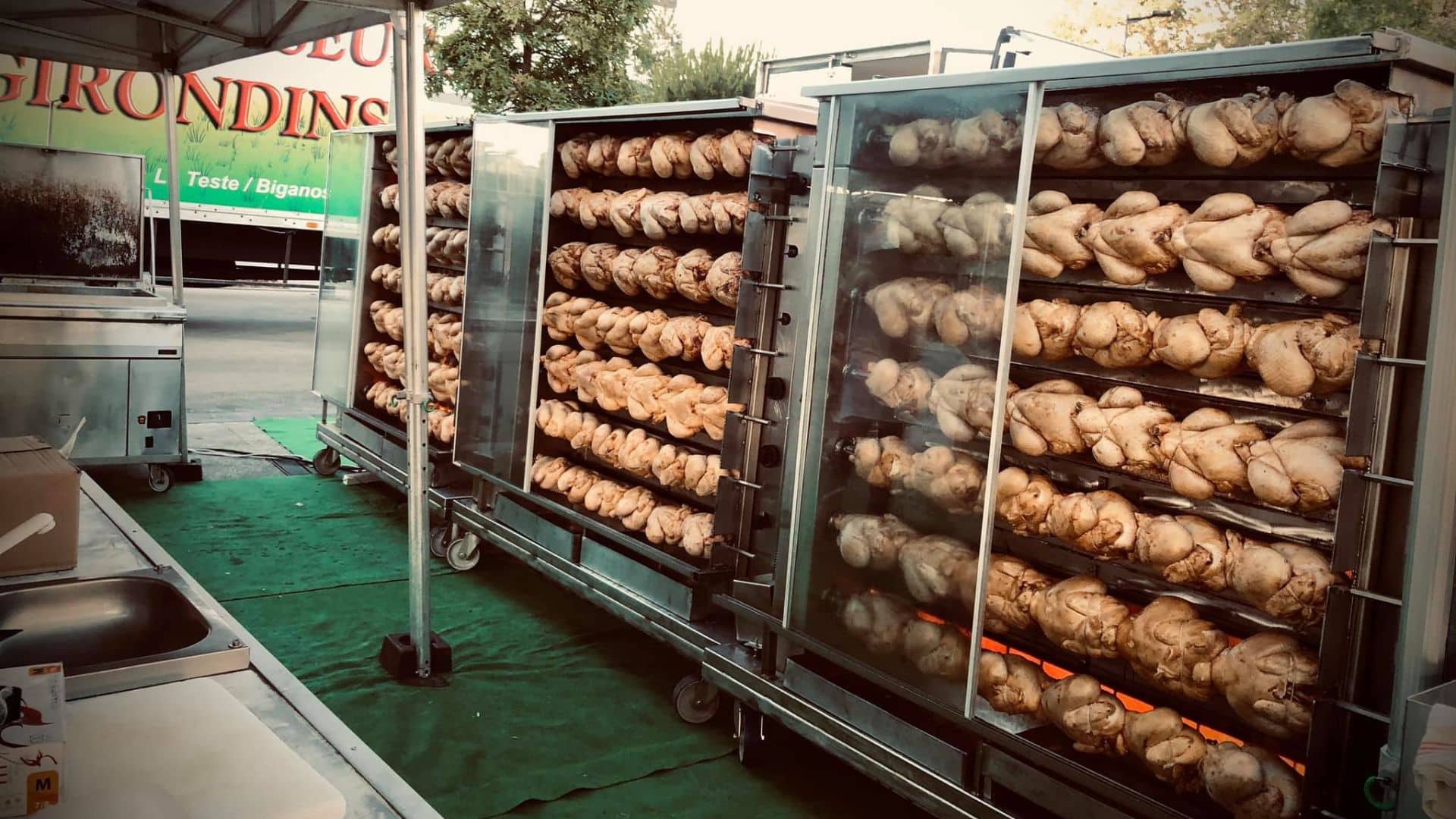 Réservez votre poulet rôti ou PAC en ligne, et venez le récupérer sur notre stand de notre rôtisserie du marché Gradignan. 06 26 56 22 59