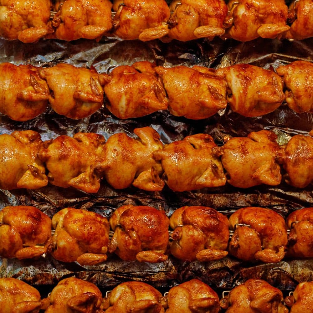 Rôtisseur marché 33 incarne la passion de la rôtisserie artisanale sur les marchés de La Teste-de-Buch, Gradignan et Biganos ou sur commande.
