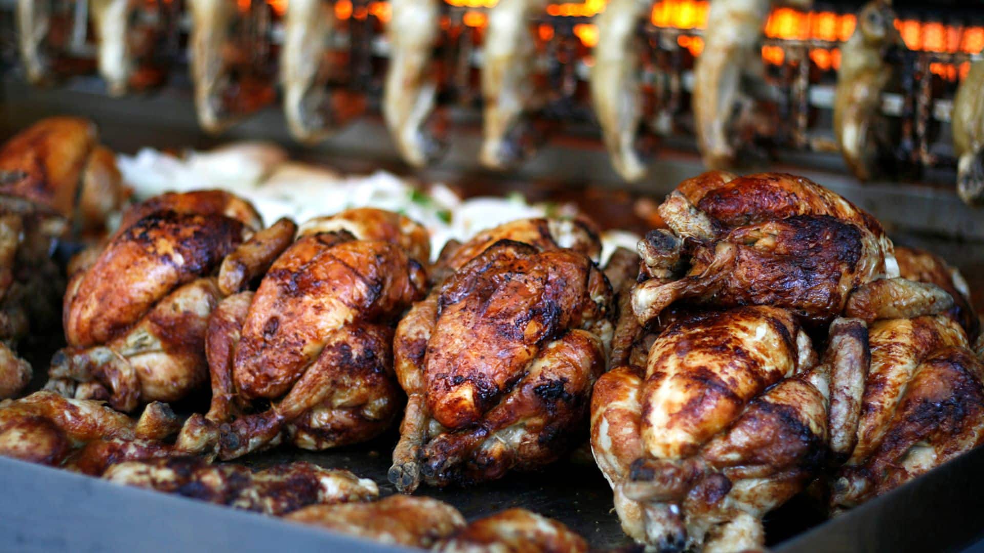 Réservez votre poulet rôti ou PAC en ligne, et venez le récupérer sur notre stand de notre rôtisserie du marché Biganos. 06 26 56 22 59